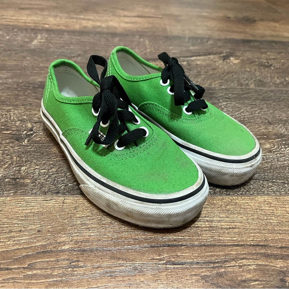 Vans Green Sneakers with Black Laces and White Soles - Picture 2 of 7